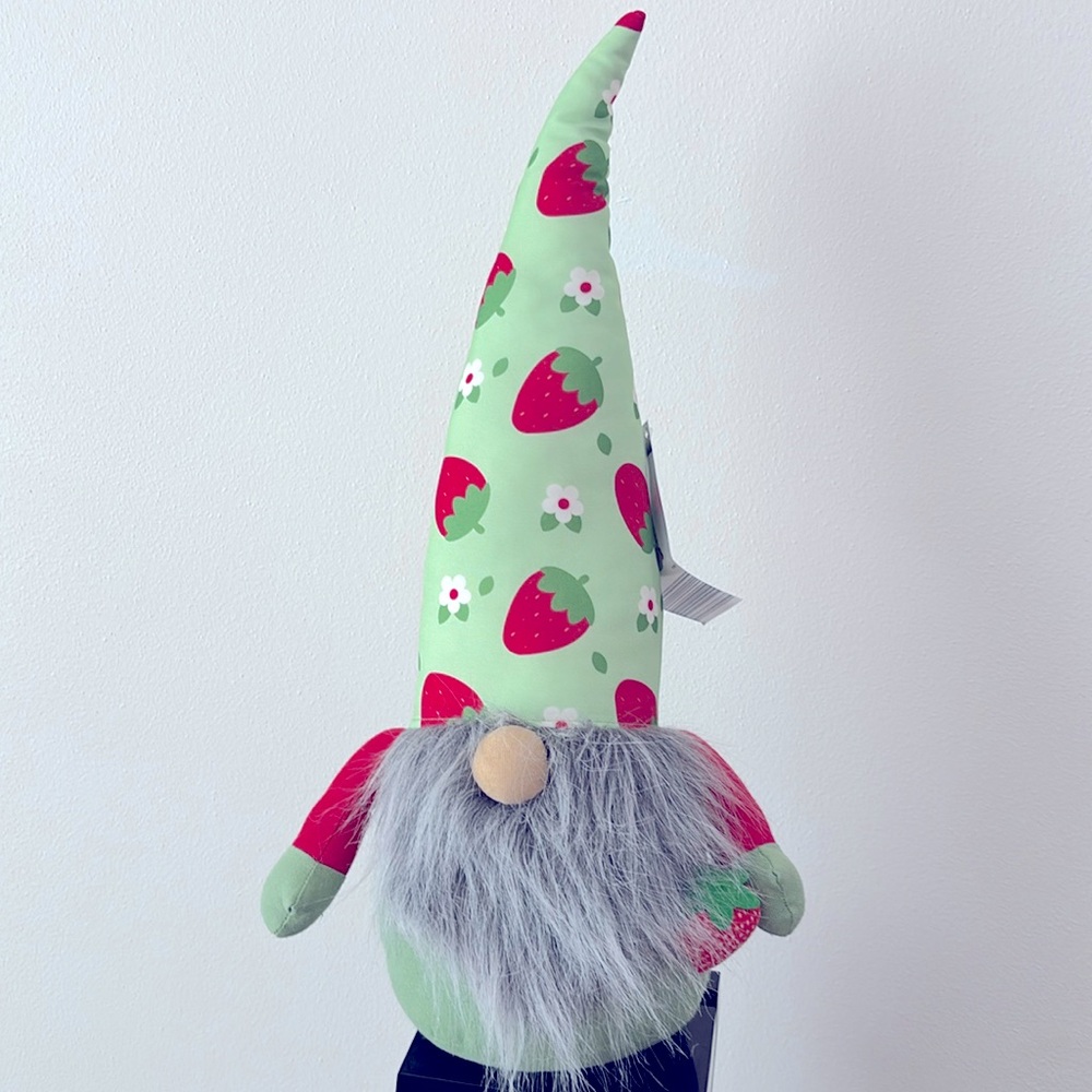 Summer strawberry gnome